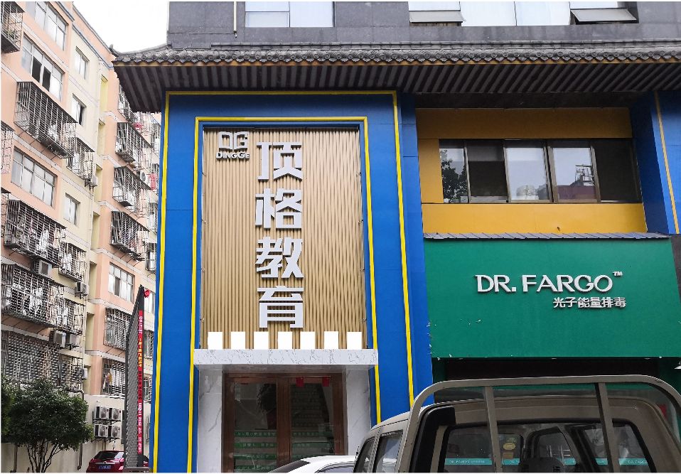 驻马店门头设计要符合门店特色。